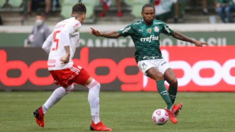 Luiz Adriano no confronto (Foto: Cesar Greco/Palmeiras)