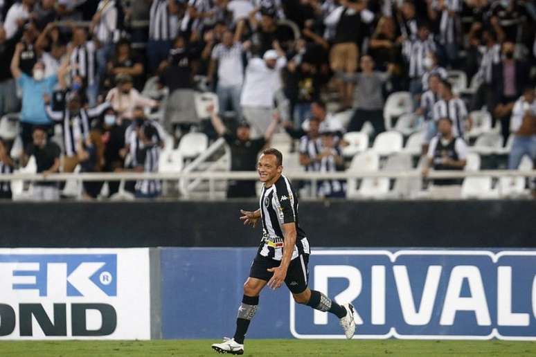 Carlinhos fez gol pelo Botafogo contra o CRB, pela Série B (Foto: Vítor Silva/Botafogo)