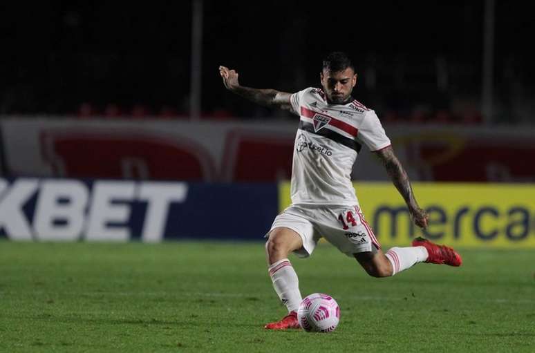 Liziero foi um dos melhor em campo no Majestoso (Foto: Rubens Chiri / saopaulofc.net)