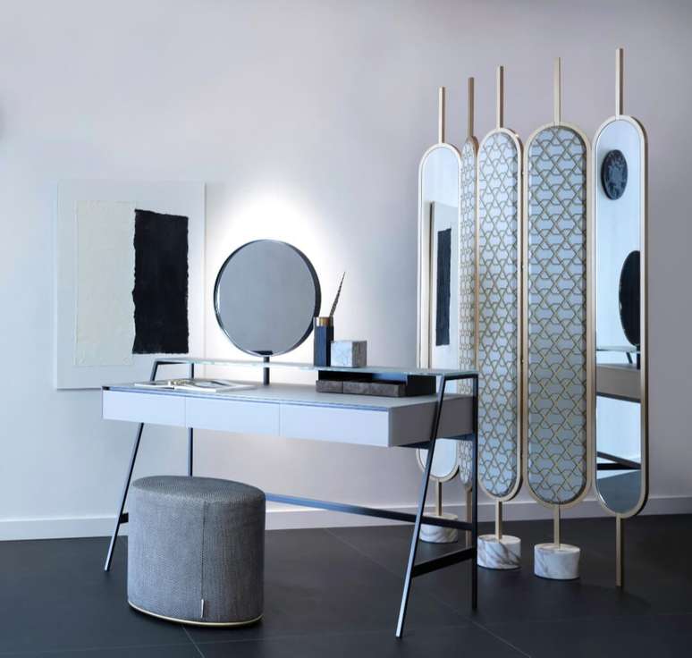 28. Escritório com biombo decorativo espelhado – Foto Gallotti e Radice Miami