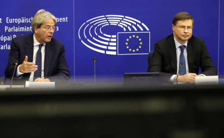 Dombrovskis e Gentiloni apresentaram bases da nova consulta