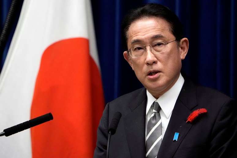 Premiê do Japão, Fumio Kishida, durante entrevista coletiva em Tóquio
14/10/2021 Eugene Hoshiko/Pool via REUTERS