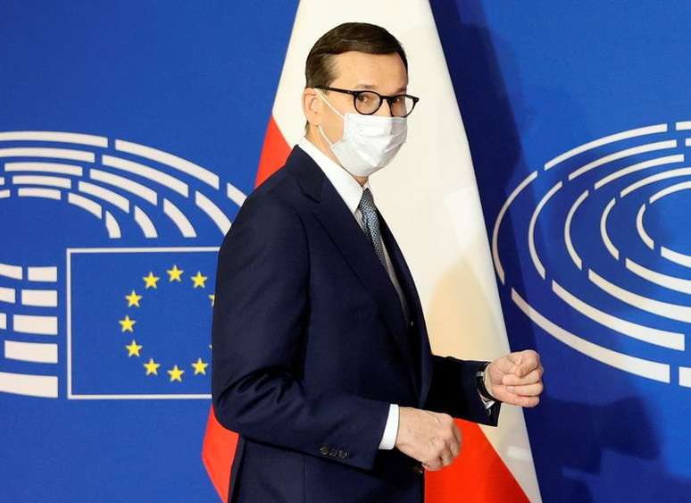 Primeiro-ministro da Polônia, Mateusz Morawiecki, chega para debate no Parlamento Europeu em Estrasburgo, na França
19/10/2021 Ronald Wittek/Pool via REUTERS