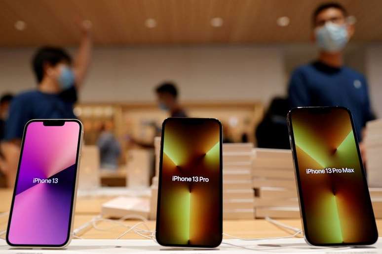 iPhone 13 à venda em Pequim
24/09/2021
REUTERS/Carlos Garcia Rawlins