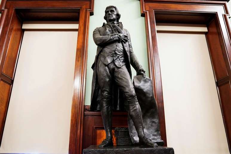 Estátua de Thomas Jefferson que será removida da Prefeitura de Nova York
19/10/2021
REUTERS/Carlo Allegri