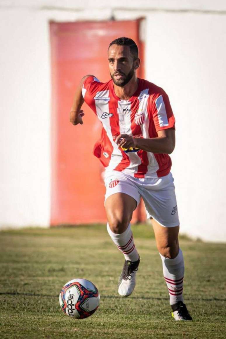 Kauê é jogador do Villa Nova (Foto: Divulgação/Villa Nova)