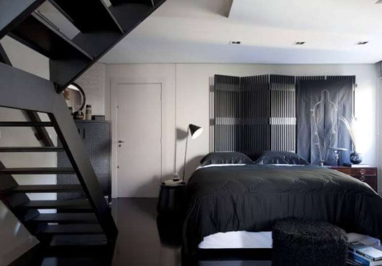 39. Quarto moderno com decoração de biombo preto – Foto Studio GPPA