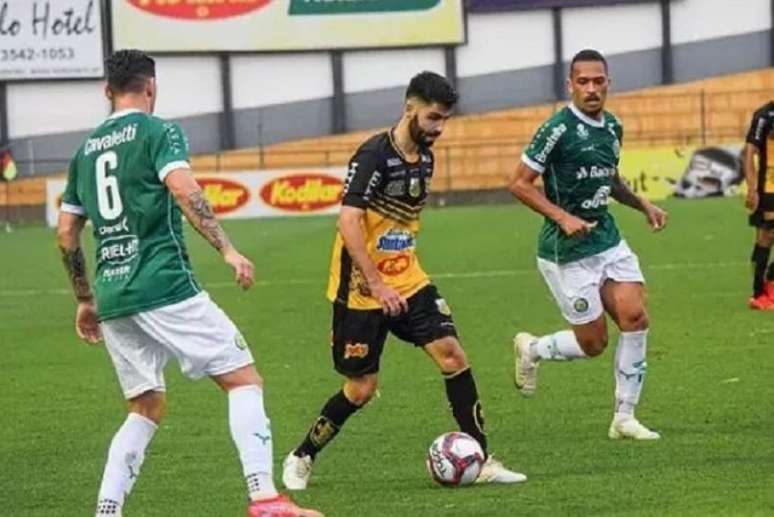 Barba em ação pelo Novorizontino. Volante é um dos destaque do time na Série C (Foto: Divulgação/Novorizontino)