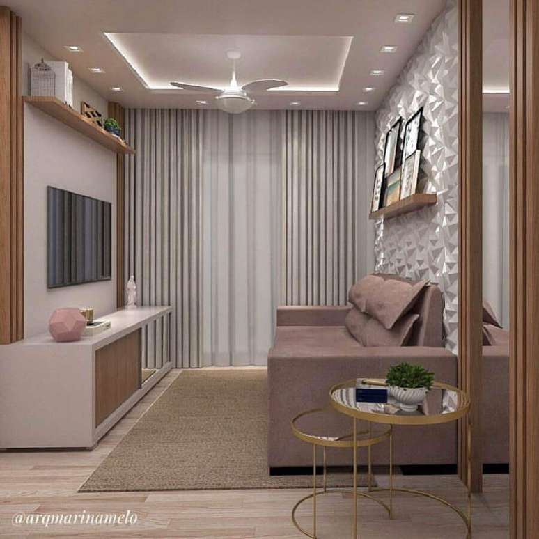 19. Iluminação de sala de estar pequena decorada com revestimento 3D – Foto: Arq. Marina Melo