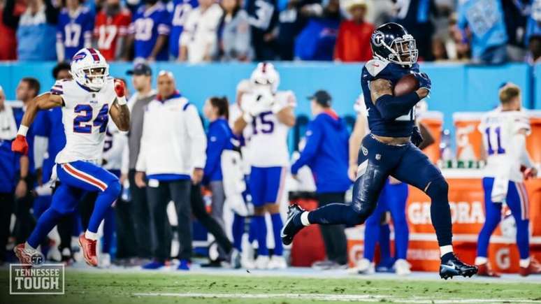 Derrick Henry incomodou a defesa dos Bills durante toda a partida de encerramento da seman 6 da NFL (Donald Page/Tennessee Titans)