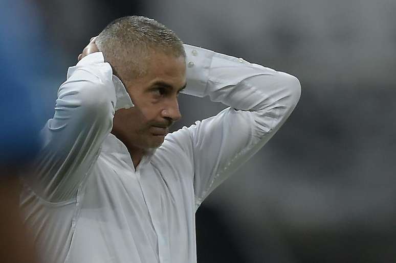 Sylvinho, técnico do Corinthians, é alvo de muitas críticas