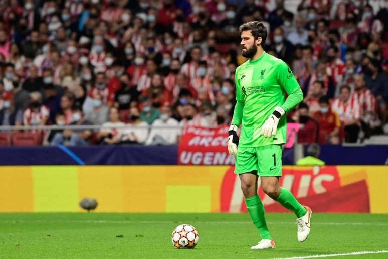 Alisson sofreu 11 gols nos 10 jogos pelo Liverpool na temporada, mas em quatro partidas não foi vazado (Foto: AFP)