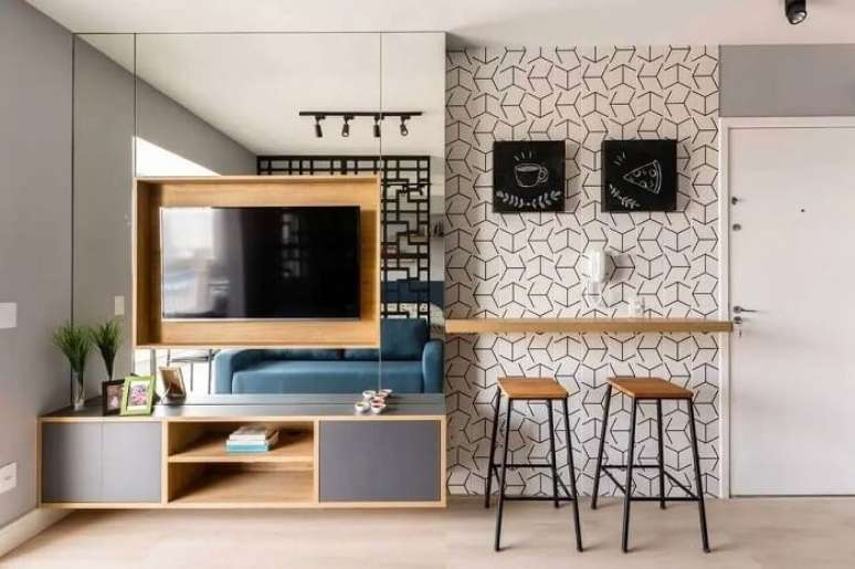 6. Rack moderno para sala com painel espelhado. Projeto de Zark Studio Lab