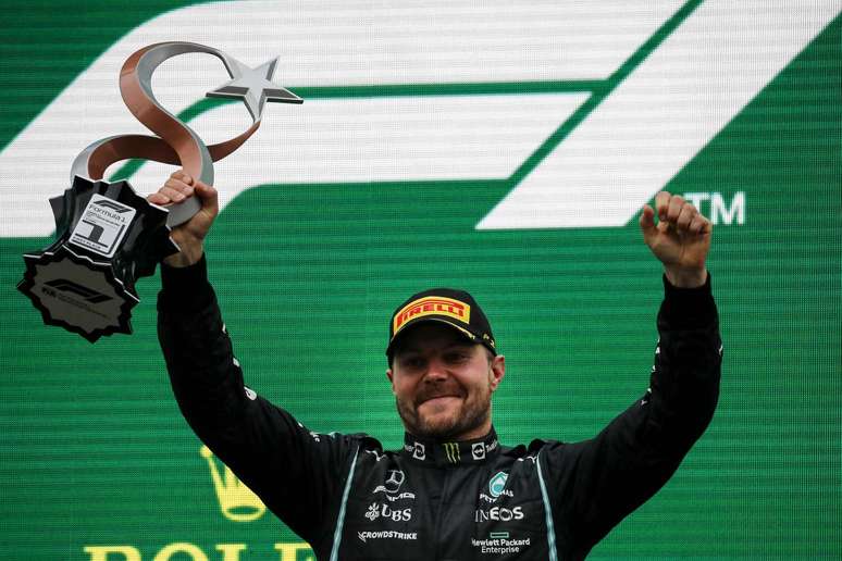 Valtteri Bottas confirma participação na Copa das Nações 2022 