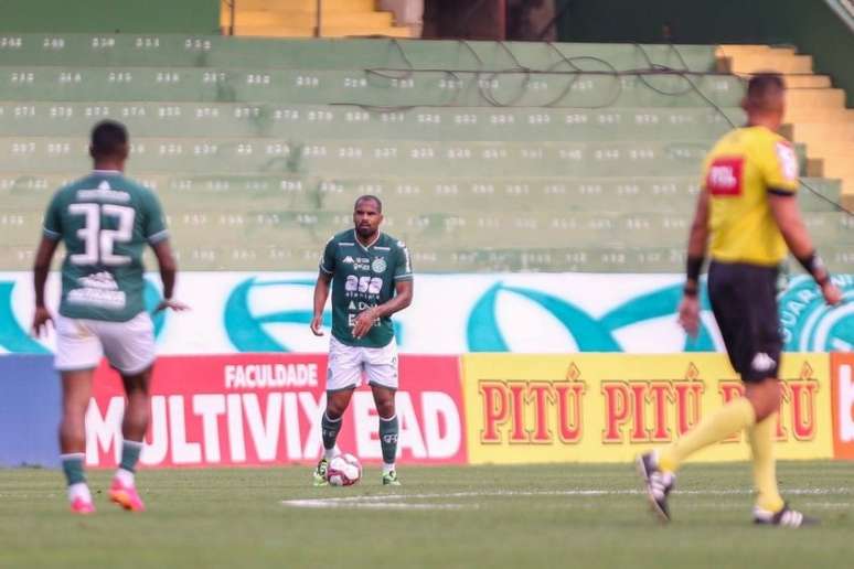 Thales é titular da zaga do Bugre (Foto: Thomaz Marostegan/Guarani FC)