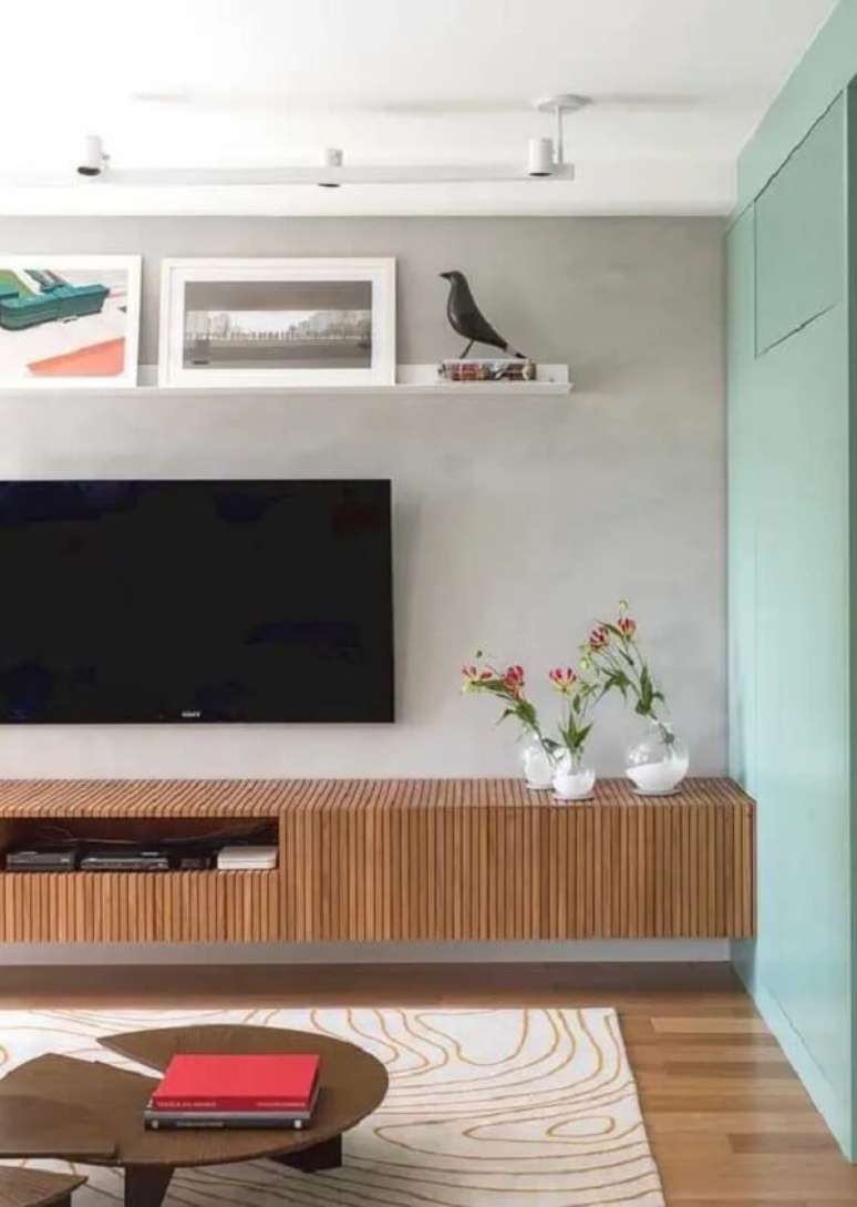 14. O design do rack moderno para sala se destaca na decora&ccedil;&atilde;o. Fonte: Decor F&aacute;cil