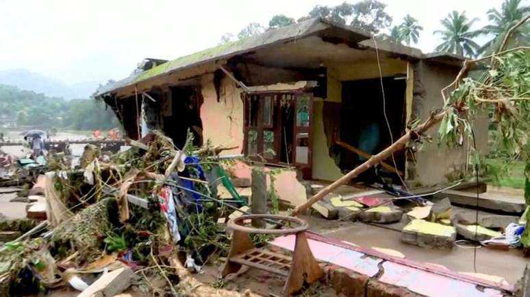 Casa danificada pelas fortes chuvas em Kottayam, na Índia
18/10/2021 Reuters TV/ANI/Escritório de Relações Públicas do governo de Kerala/Divulgação via REUTERS