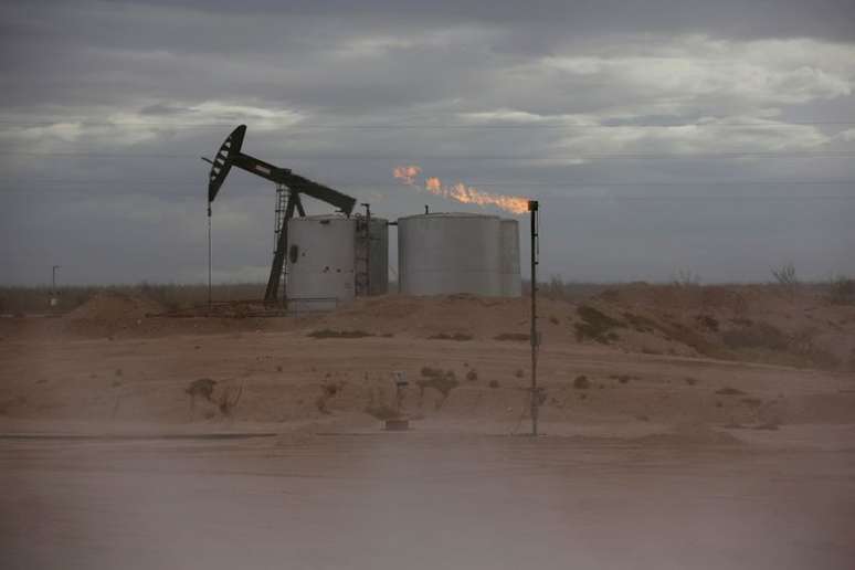 Bomba de petróleo na bacia de Permian, Loving County, Texas. 
25/11/2019 
REUTERS/Angus Mordan