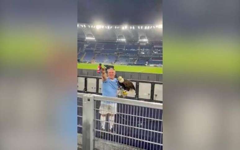 Vídeo que aparece Juan Bernabè fazendo o gesto viralizou nas redes sociais