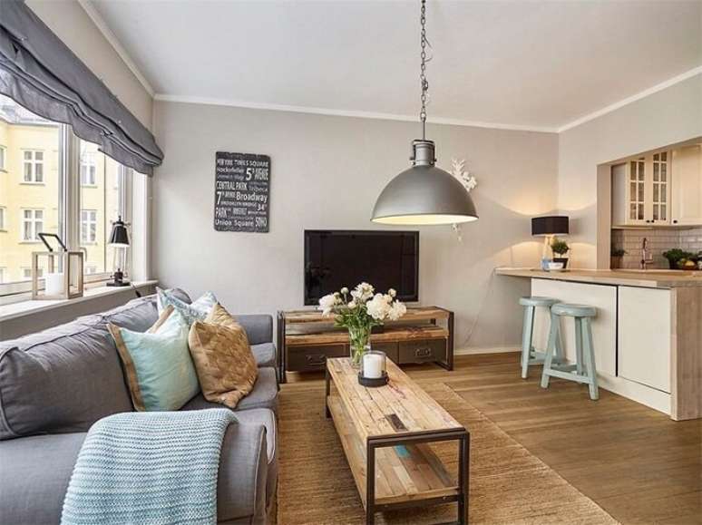 33. Rack para sala moderno com design industrial. Fonte: Regiane Leal