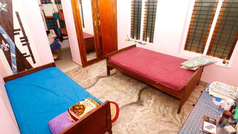 Uthra dormia na cama à esquerda neste quarto quando foi assassinada