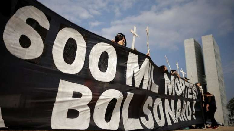 Protesto contra Bolsonaro em Brasília, nesta terça; relatório da CPI acusa presidente de nove crimes