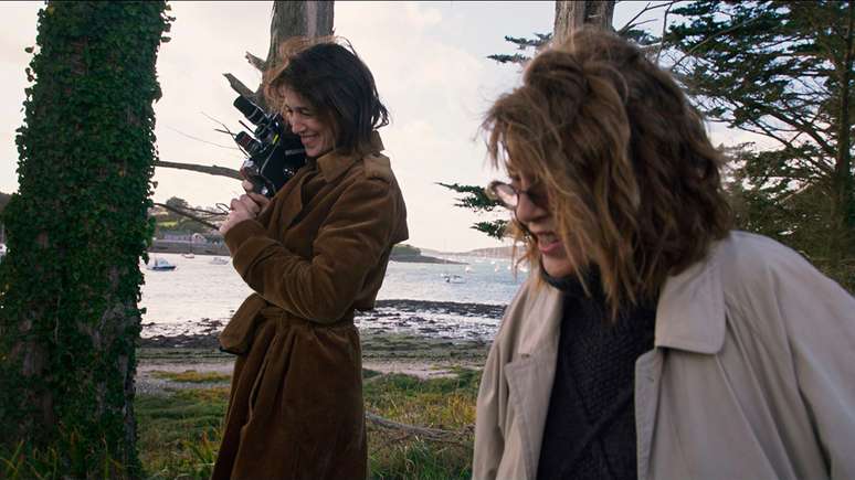 A atriz e diretora Charlotte Gainsbourg mostra sua relação com a mãe em 'Jane por Charlotte'