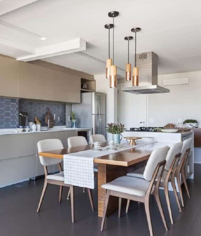 26. Modelos de cadeiras para cozinha decorada em cores neutras com arm&aacute;rios planejados &ndash; Foto: Galeria da Arquitetura