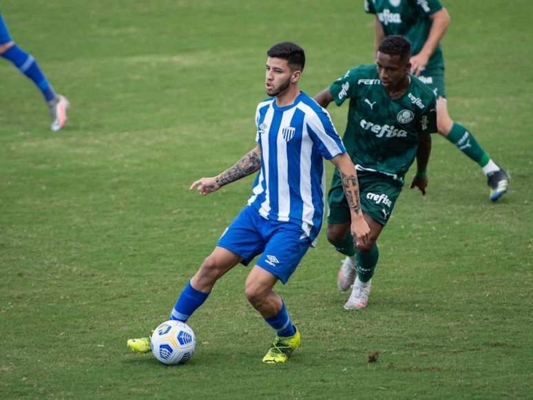 Thiago Magno em ação pelo Avaí Sub-20 (Foto: Zacarias)