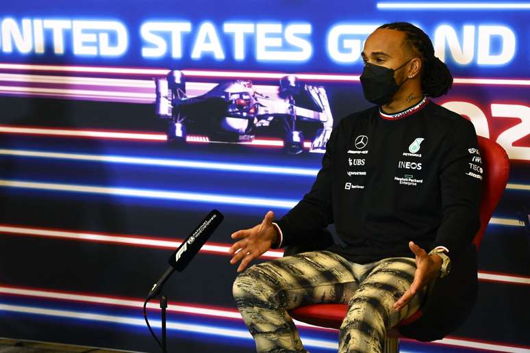 Lewis Hamilton detalhou a briga pelo título nos atos finais 