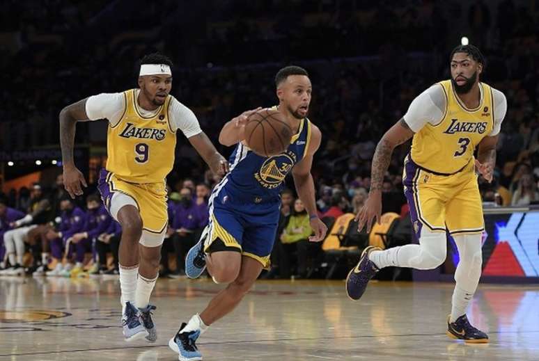 Rodada começou com triunfo dos Warriors sobre os Lakers (KEVORK DJANSEZIAN/AFP)