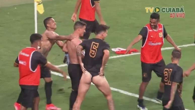 Radamés se empolgou com a classificação do Brasiliense (Foto: Reprodução/Tv Cuiabá)