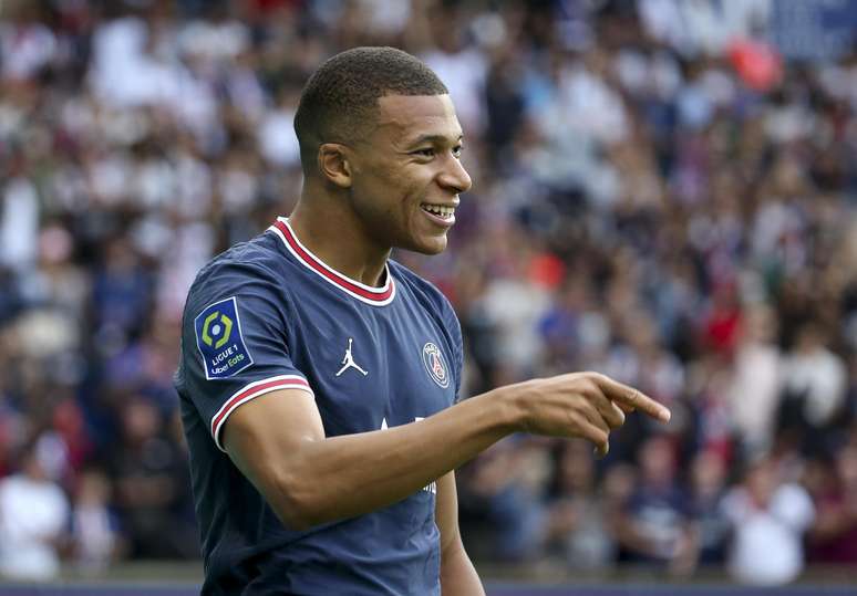 Mbappé se sente traído pelo PSG e estuda deixar o clube em janeiro, diz jornal