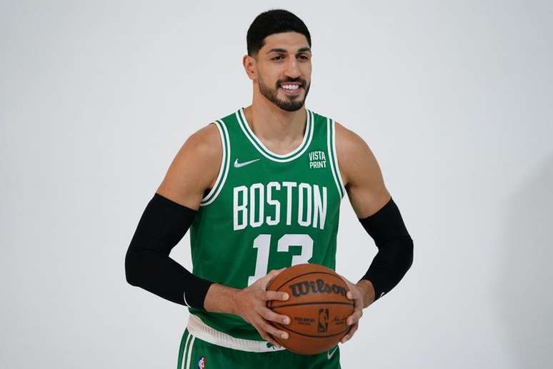 Piv&ocirc; Enes Kanter em Canton, no Estado norte-americano do Massachusets
27/09/2021 David Butler II-USA TODAY Sports