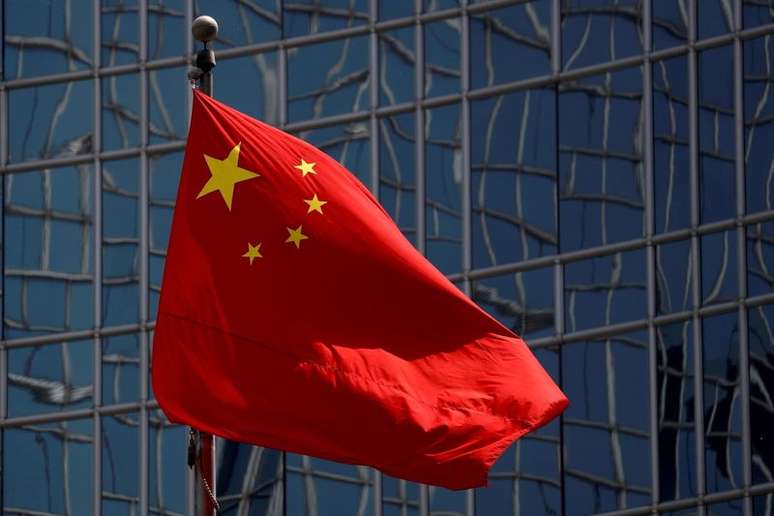 Bandeira de China, em Pequim
 29/4/2020 REUTERS/Thomas Peter