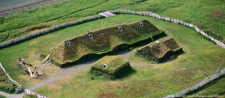 Construções no sítio arqueológico viking de L'Anse aux Meadows