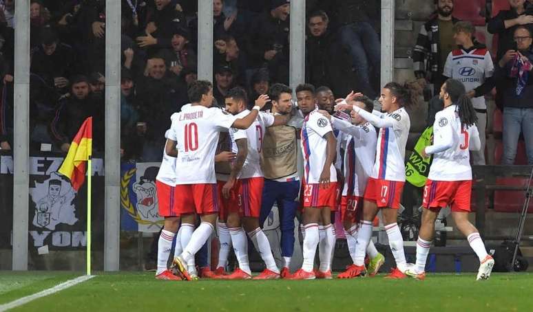 Lyon está com vaga muito bem encaminhada para o mata-mata da Europa League (Foto: MICHAL CIZEK / AFP)