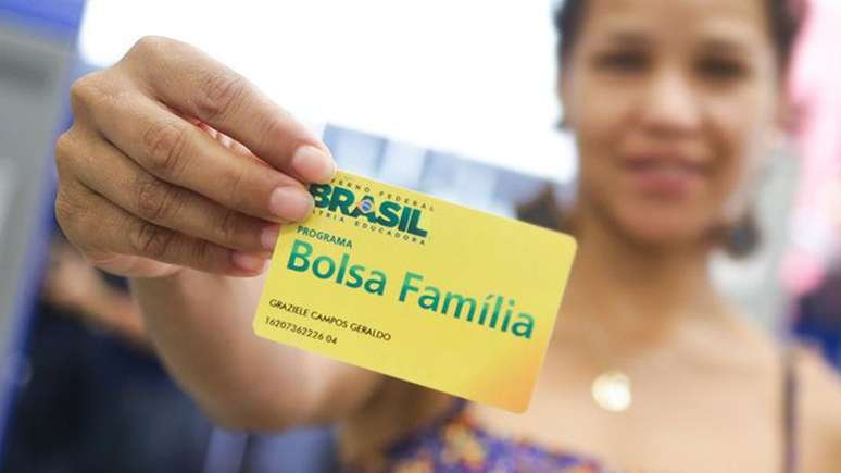 Bolsa Família, que completaria 18 anos nesta quarta-feira (20/10), foi revogado por Medida Provisória