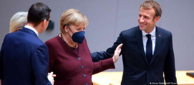 Merkel entre Macron, von der Leyen e premiê polonês Mateusz Morawiecki
