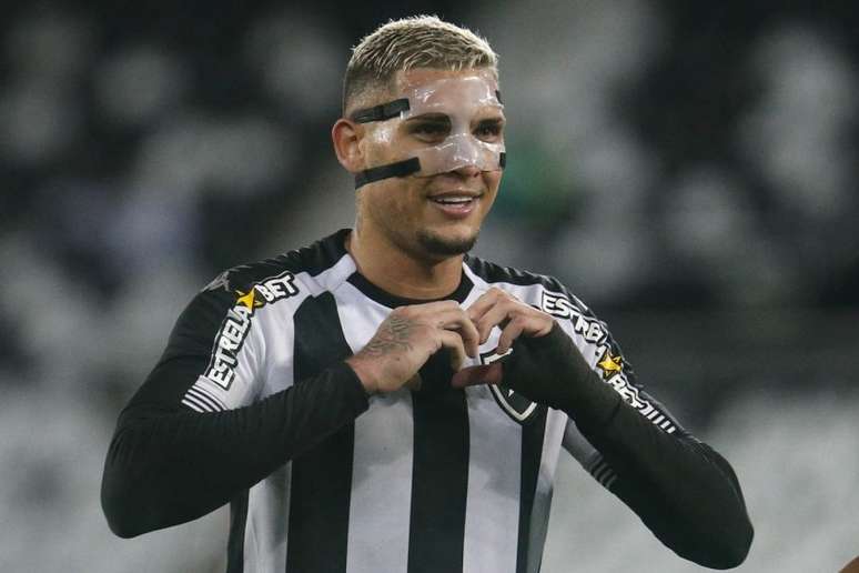 Rafael Navarro em ação pelo Botafogo (Foto: Vítor Silva/Botafogo)