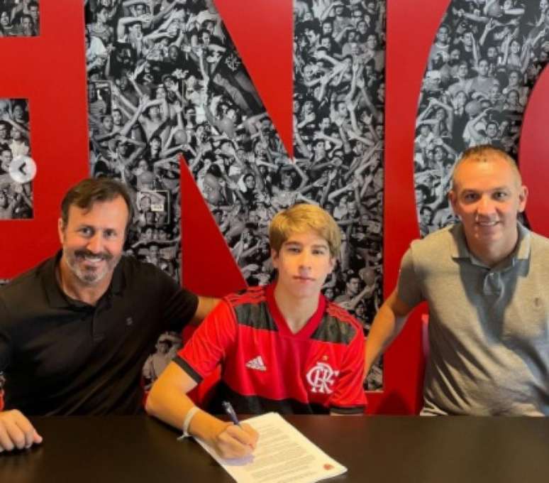 Fábio Mondoni, de 16 anos, assinou contrato com o Flamengo (Foto: Divulgação)