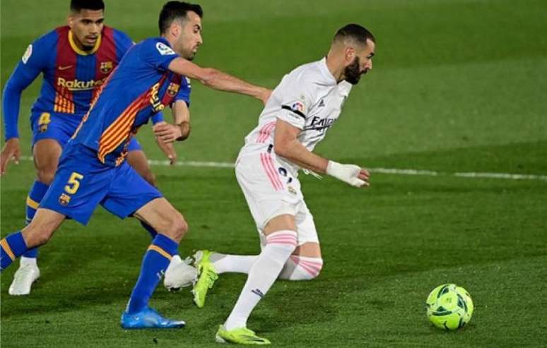 Barcelona e Real Madrid enfrentam-se no domingo (Foto: JAVIER SORIANO / AFP)