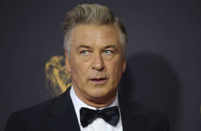 Ator Alec Baldwin chega para cerim&ocirc;nia do Emmy em 2017
17/09/2017 REUTERS/Mike Blake