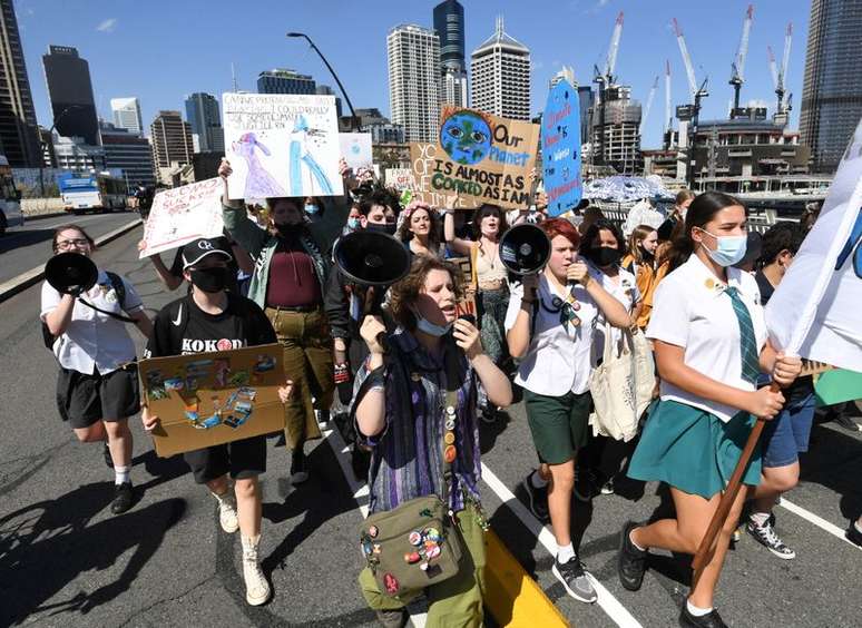Estudantes e ativistas protestam contra as mudanças climáticas em Brisbane, na Austrália
15/10/2021 AAP Image/Darren England via REUTERS  