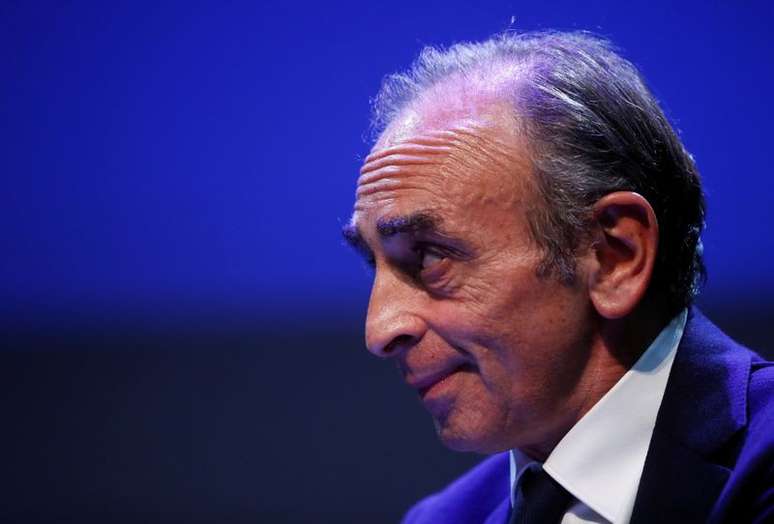 Comentarista francês de extrema direita Éric Zemmour durante lançamento de seu livro em Beziers, na França
16/10/2021 REUTERS/Eric Gaillard