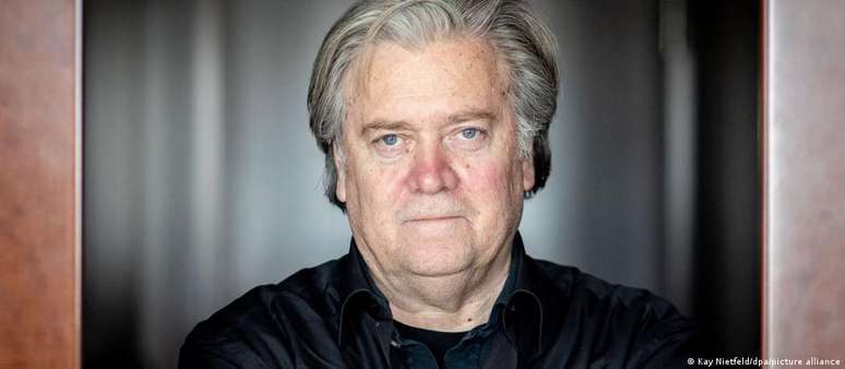 Bannon se recusou a cumprir intimações judiciais feitas por comitê da Câmara que investiga ataque ao Congresso