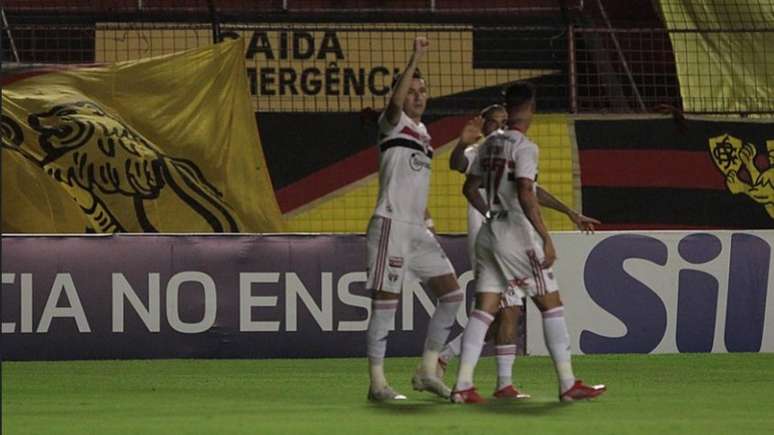 Última vitória do São Paulo como visitante foi contra o Sport, em 22 de agosto (Foto: Rubens Chiri / saopaulofc.net)