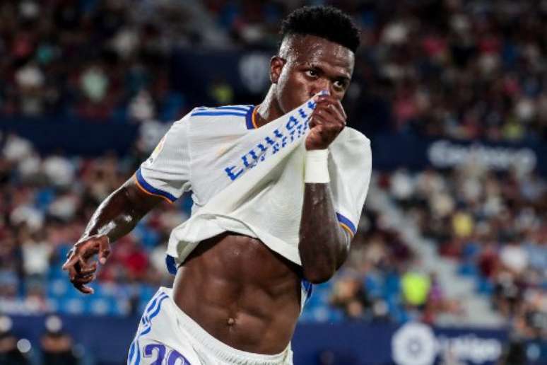 Vinícius Júnior vive ótima fase com a camisa do Real Madrid (Jose Miguel FERNANDEZ / AFP)