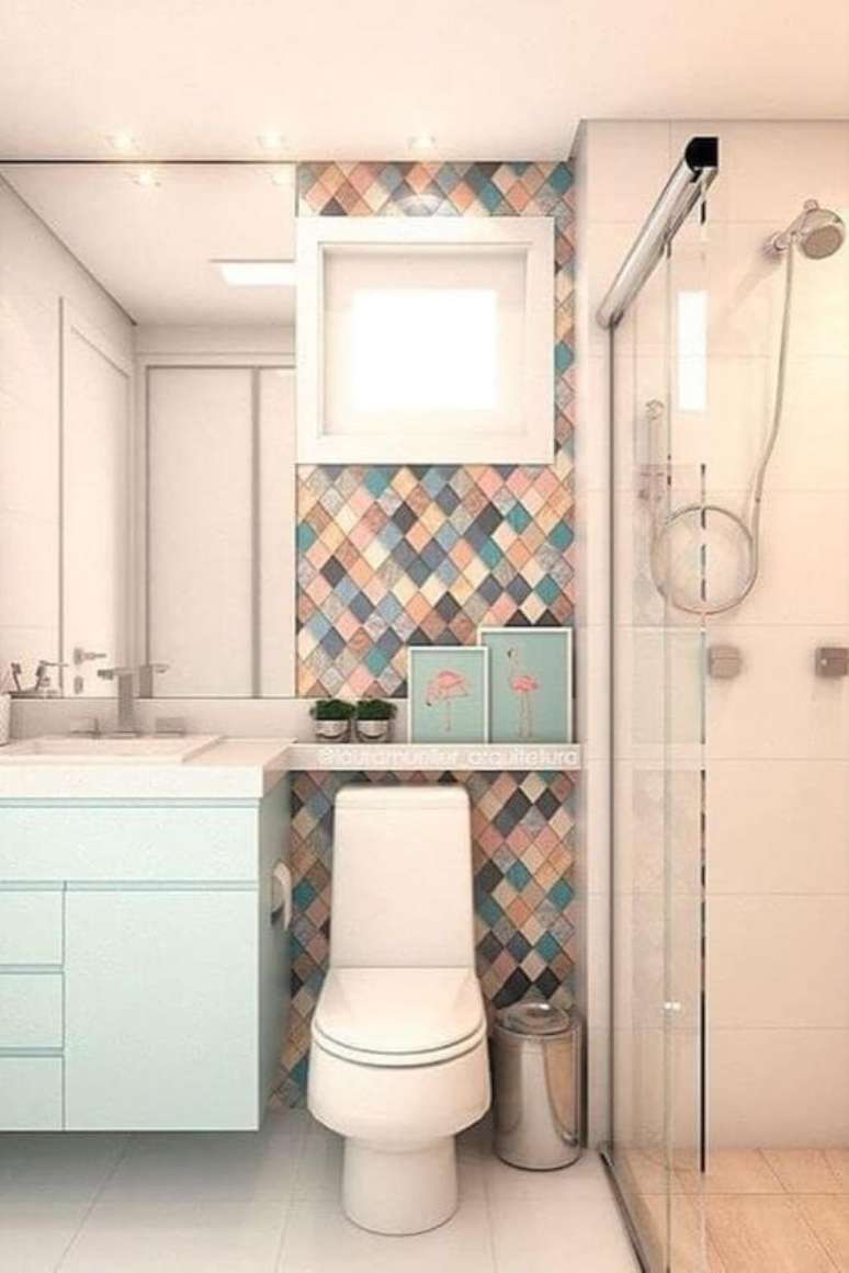 56. Porcelanato para banheiro retro azul e rose