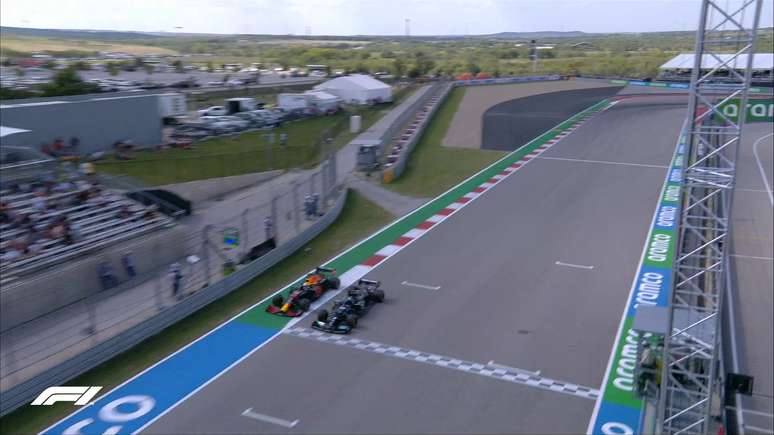 Verstappen e Hamilton duelam em pleno treino livre no GP dos EUA.